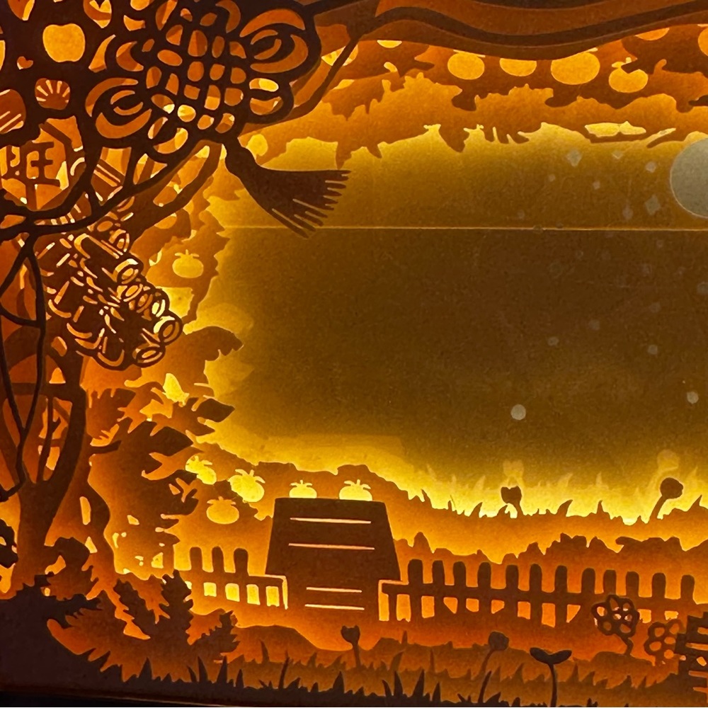 SALE!! box light lamp. Snoopy doghouse 3